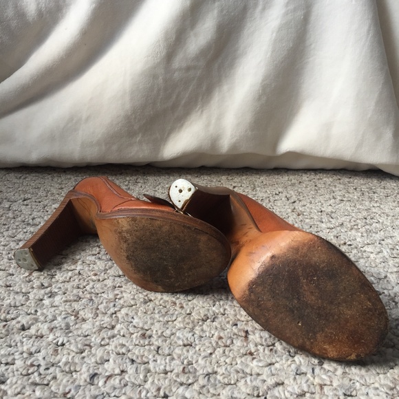 ⬇️$🎊Authentic Chloe Leather Buckle Heels Size 38 - Picture 6 of 8